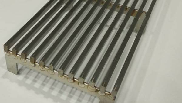 A floor drain grate with wedge wire as profile wire.